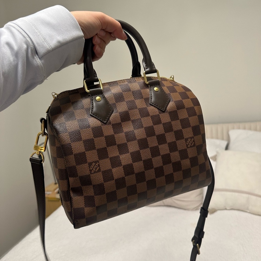 Like New Louis Vuitton Speedy B 25